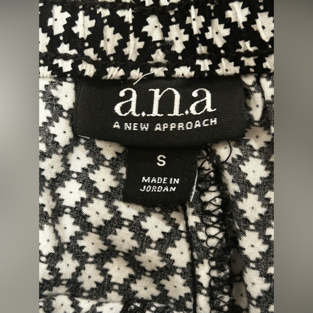 a.n.a Women’s Small Black White Geometric Pattern Pom Trim Tassle Tie Shorts - Picture 4 of 8